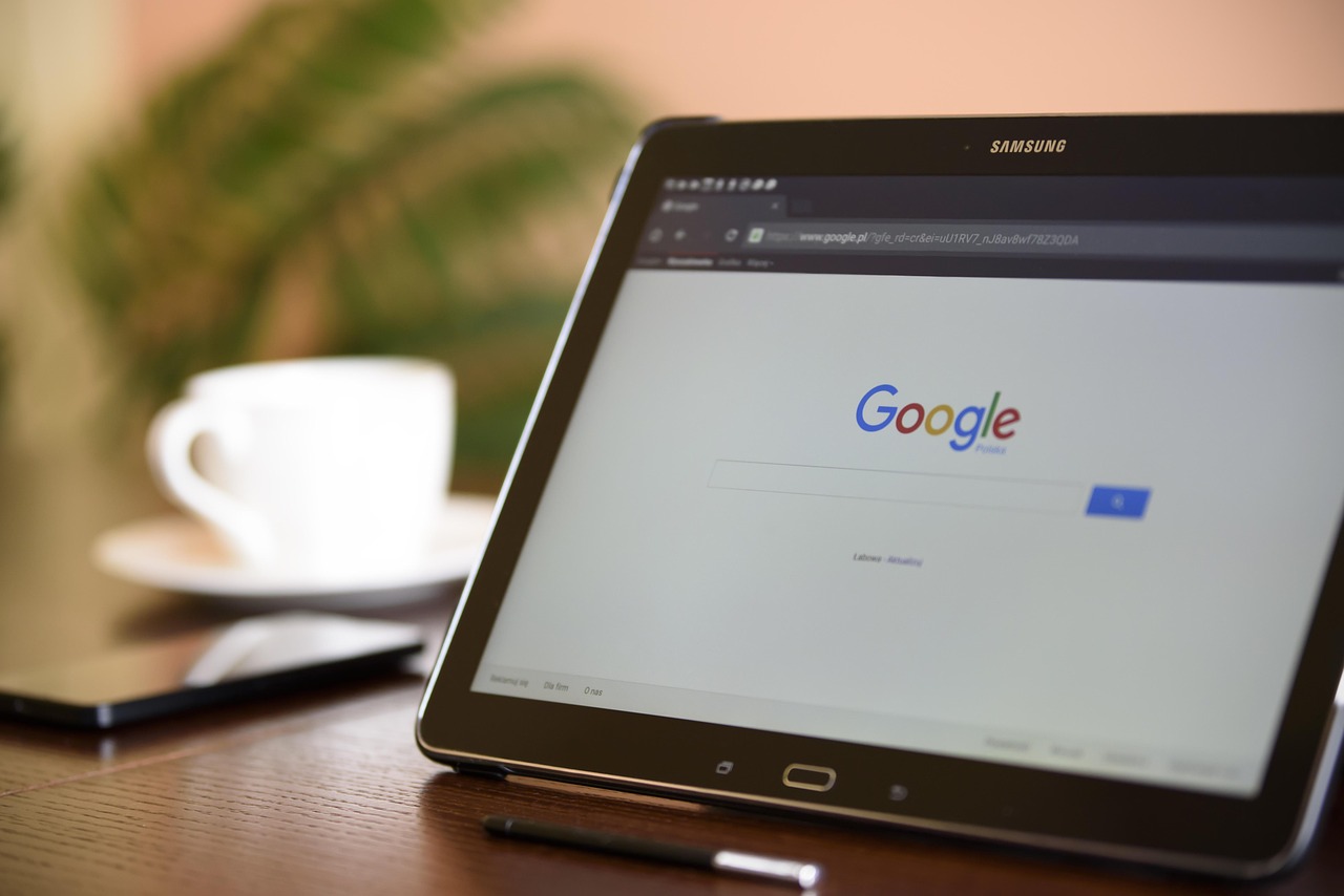 Internet search engine, tablet, samsung — How an Eat and Run Verification Company Filters Risky Sites